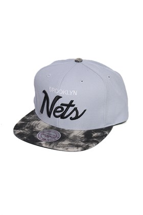 Boné Mitchell and Ness Brooklyn Nets Visor Dyed Denim Snapback