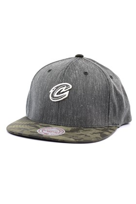 Bone MITCHELL AND NESS Cleveland Cavaliers Flexfit 110 Snapback Cinza/Camo