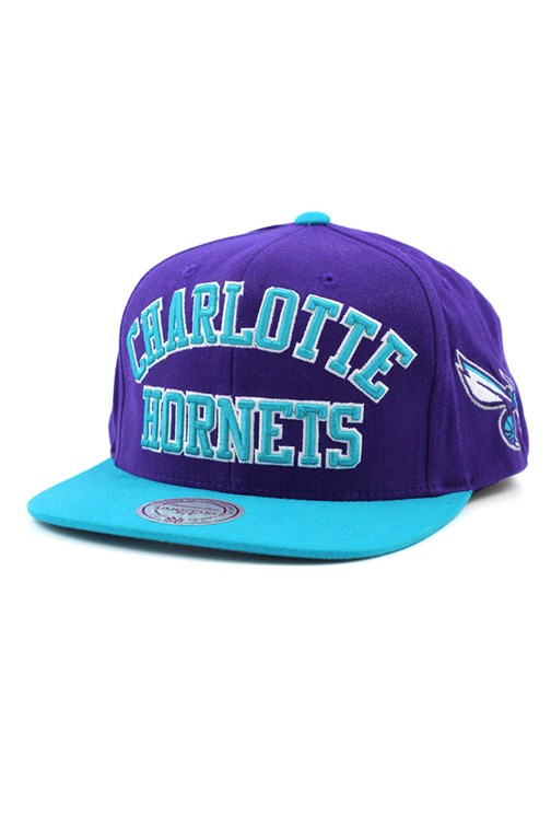 Bone MITCHELL AND NESS NBA Charlotte Hornets Snapback Azul/Roxo