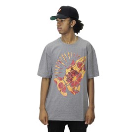 Camiseta Blunt Pray For Pizza Cinza