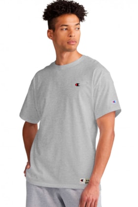 Camiseta Champion Malha Grossa C Logo Embroidery Color Cinza/Preto Camiseta Champion Malha Grossa C Logo Embroidery Color Cinza/Preto