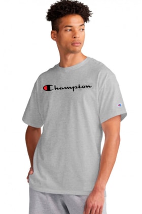 Camiseta Champion Malha Grossa Script Patch Logo Cinza/Preto Camiseta Champion Malha Grossa Script Patch Logo Cinza/Preto