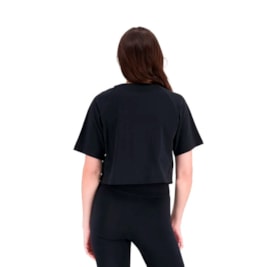 Camiseta New Balance Feminina Cropped Essentials Preto