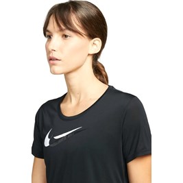 Camiseta Nike Dri-FIT Swoosh Run Feminina Preto/Branco