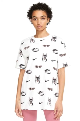 Camiseta Nike Sportswear Dog Feminina Branco/Preto Camiseta Nike Sportswear Dog Feminina Branco/Preto