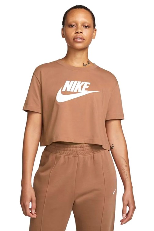 https://newskull.fbitsstatic.net/img/p/camiseta-nike-sportswear-essential-feminina-marrom-branco-90385/300596.jpg?w=504&h=756&v=no-change&qs=ignore