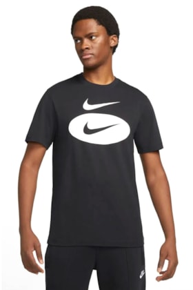 Camiseta Nike Sportswear Swoosh Masculina Preto/Branco Camiseta Nike Sportswear Swoosh Masculina Preto/Branco