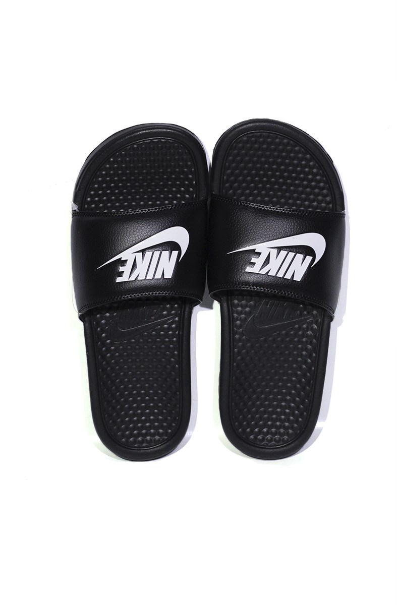 Nike red cheap and black slippers