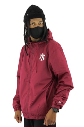 Jaqueta NEW ERA Corta Vento New York NY Capuz Bordo/Vinho Jaqueta NEW ERA Corta Vento New York NY Capuz Bordo/Vinho