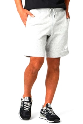 Short New Balance Essentials Stacked Logo Cinza/Branco Short New Balance Essentials Stacked Logo Cinza/Branco